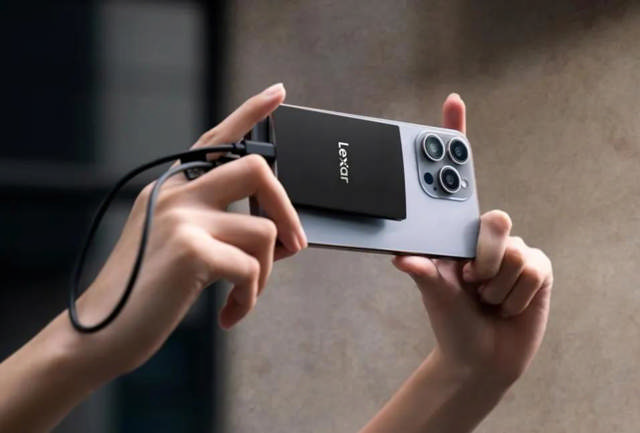 Lexar Portable SSD SL500 - 1TB Magnetic